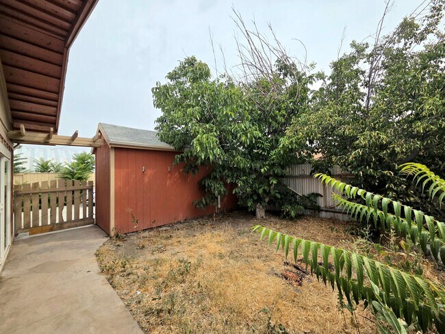 Building Photo - 921 S Walker Ave