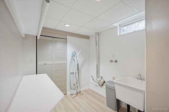 Building Photo - 7700 Trumble Rd