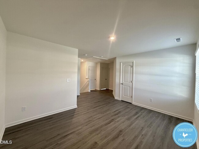 Building Photo - 49 Suhani Ln