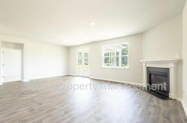 Building Photo - 528 Misty Blf Cir
