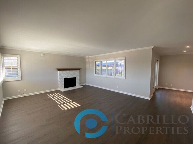 Building Photo - 3076 Governor Dr