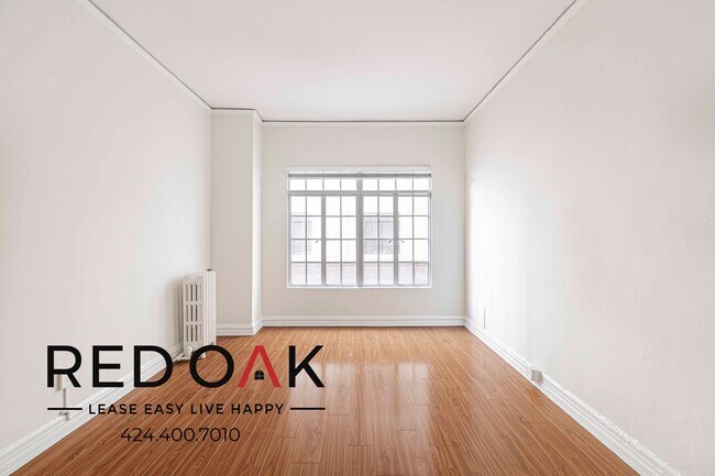 Building Photo - 570 N Rossmore Ave