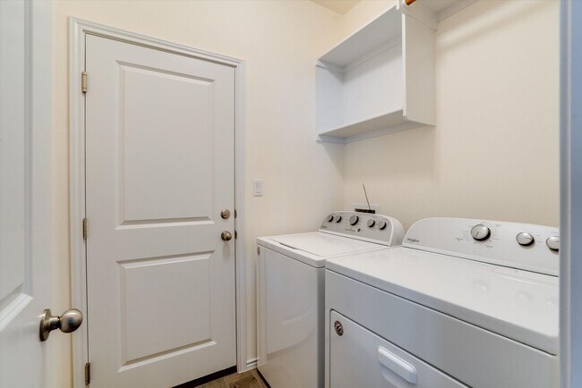 Building Photo - 3500 Pauling Loop