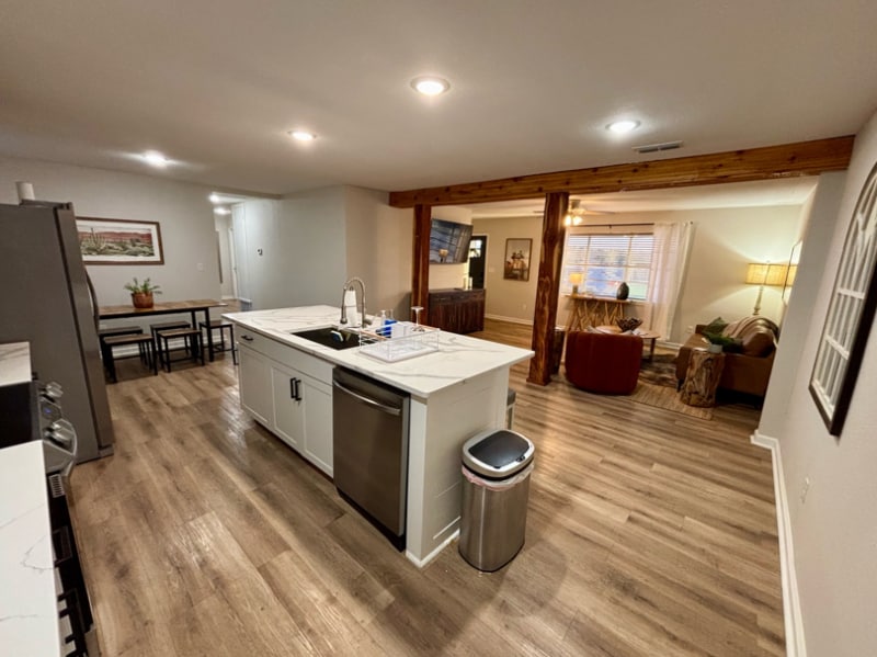 Building Photo - 1528 E Devine St