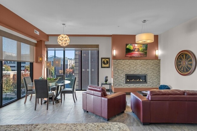 Building Photo - 1200 E Walnut St