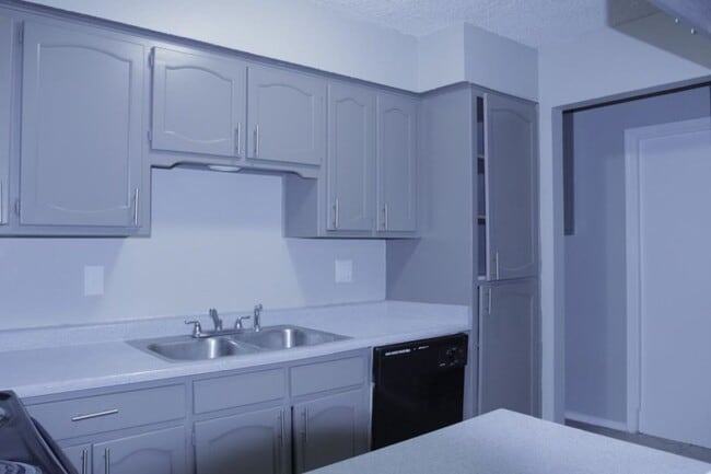Building Photo - 412 Hollandale Cir