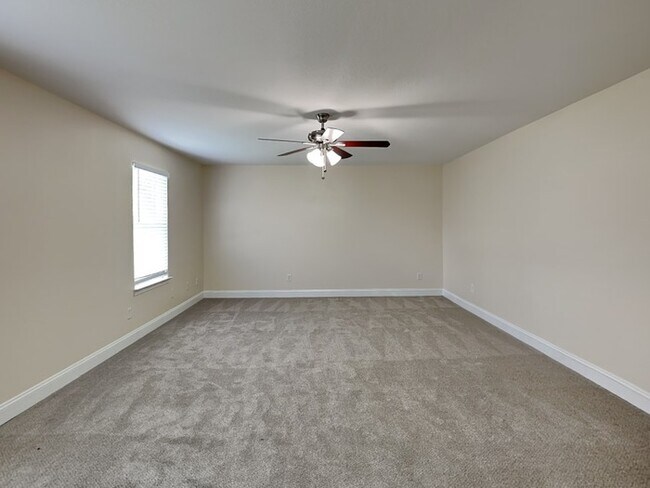Building Photo - Beautiful 6 Bedroom Home located in Hampton!
