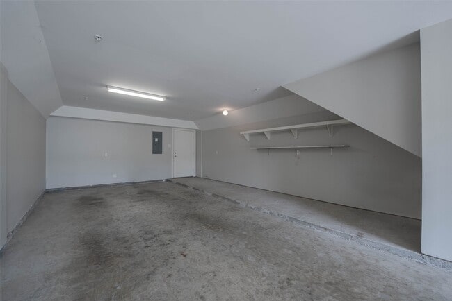 Building Photo - 7650 Springhill St