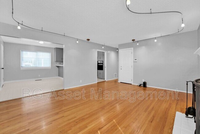 Building Photo - 6249 Highland Ave