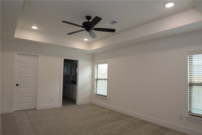 Building Photo - 320 Palm St