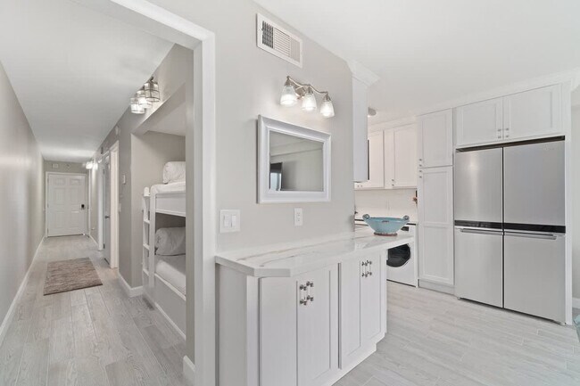 Building Photo - 8743 Thomas Dr