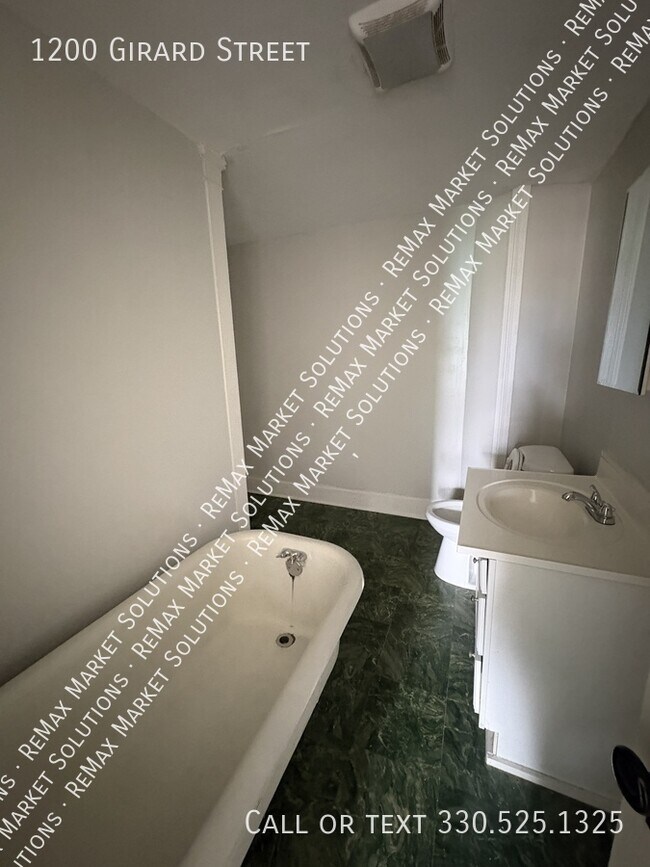 Building Photo - 1200 Girard St