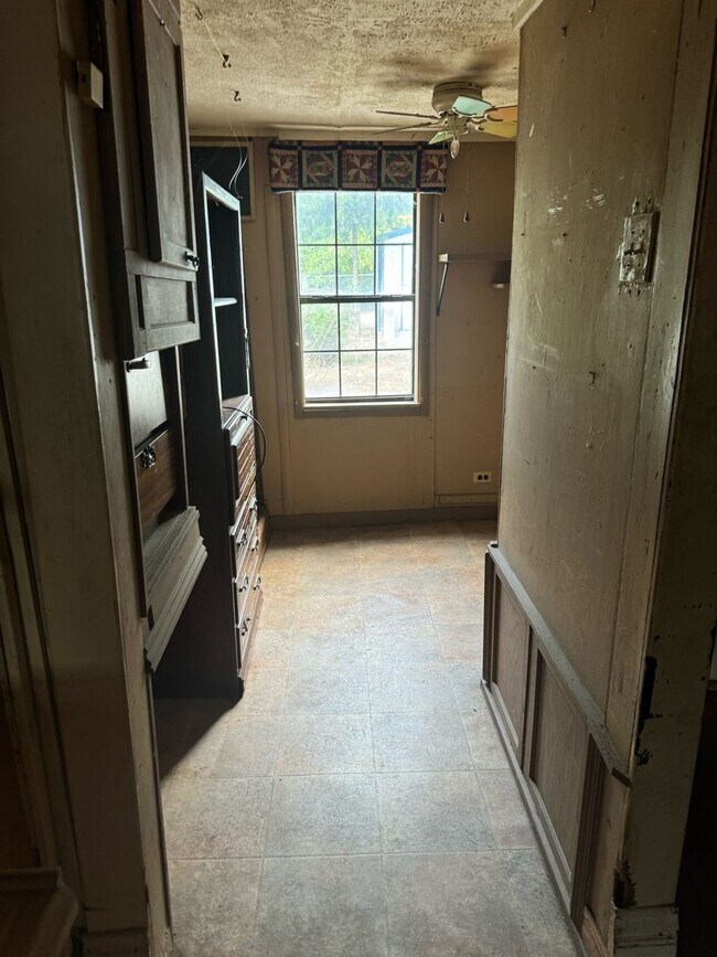 Building Photo - 312 W Martin St