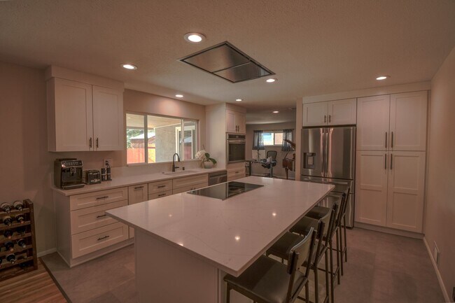 Building Photo - 9501 Arvilla Ave NE
