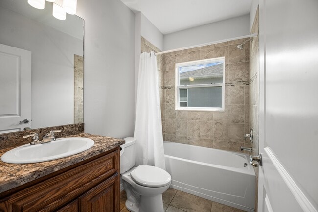 Building Photo - 1621 Town Park Ct