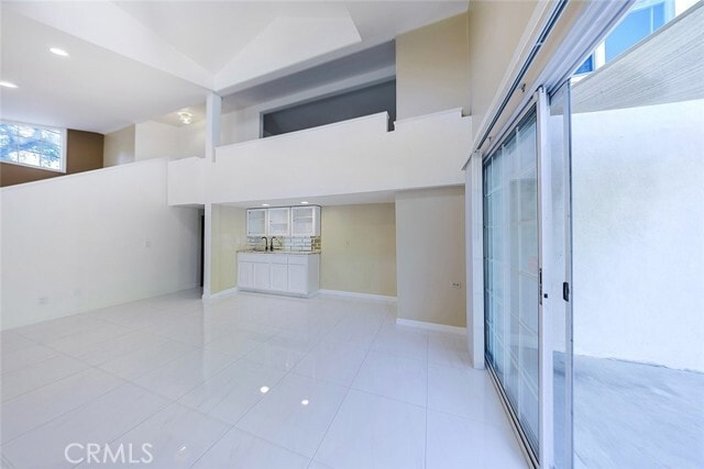 Building Photo - 2255 E Chevy Chase Dr