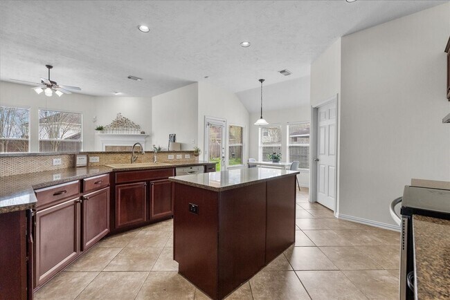 Building Photo - 2120 Red Timber Ct