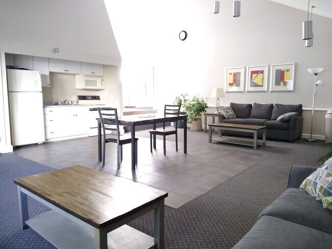 Building Photo - Mountain View 2 Bed 2 Bath 2 Balconies Top Floor Condo-Tons of Amenities