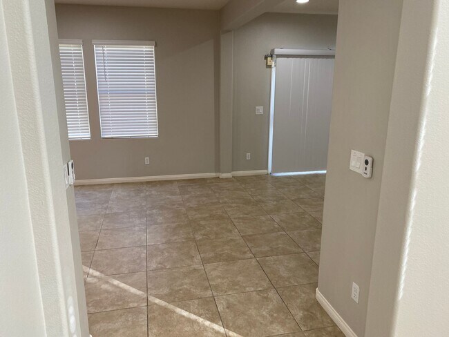 Building Photo - NW!!! 4 bedrooms!!! Pool and Spa!!! All ti...