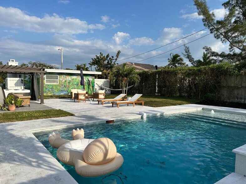 Building Photo - 415 S C St