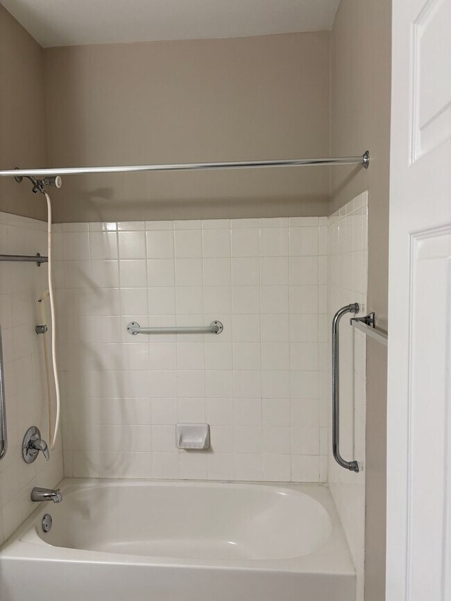 Building Photo - $2,000 PER MONTH FOR THIS GORGEOUS CONDO - AVAILABLE IMMEDIATELY- 2 BEDROOM, 2 BATH UPSTAIRS UNIT...