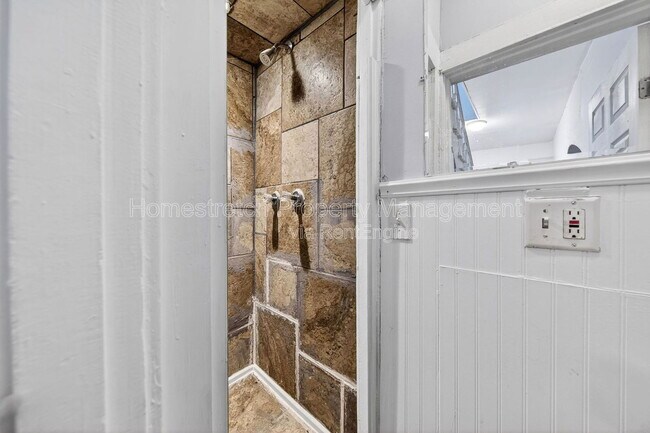 Building Photo - 4555 Ruskin Ave