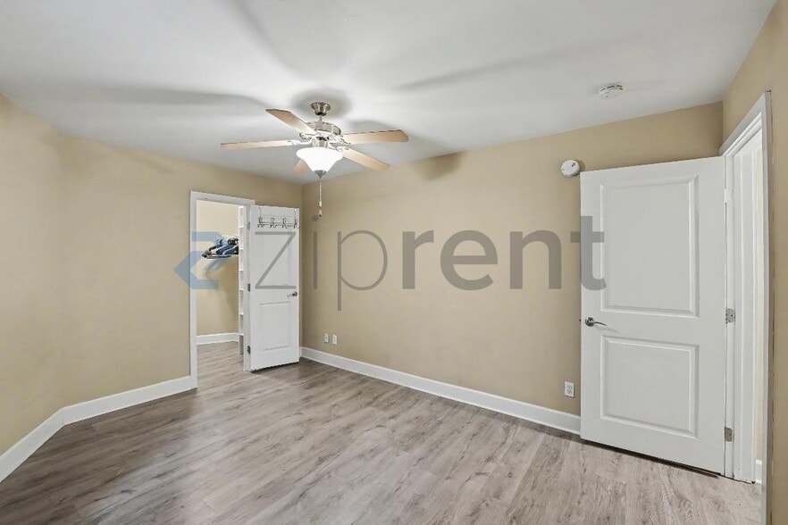 Building Photo - Unit 324