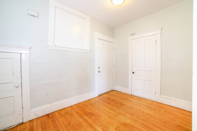 Building Photo - 481 Cambridge St