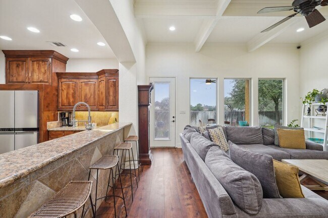 Building Photo - 2622 Fairwood Dr