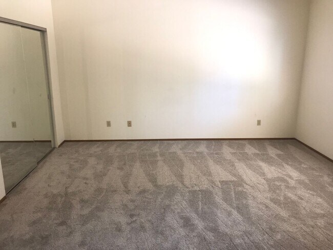 Building Photo - 4 Bed | 2 Bath | 1814SF | 2 Car Garage | Single Story |  Tenant pays $175 monthly for WS&G