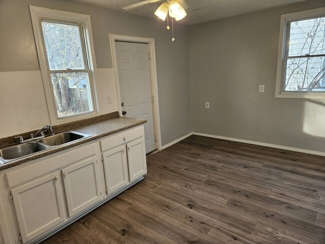 Building Photo - 1850 E 32nd St