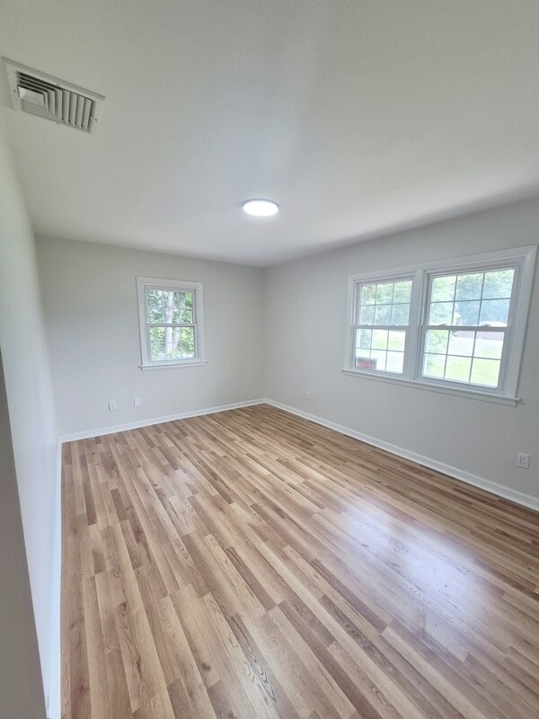 Building Photo - 200 Wellview Dr