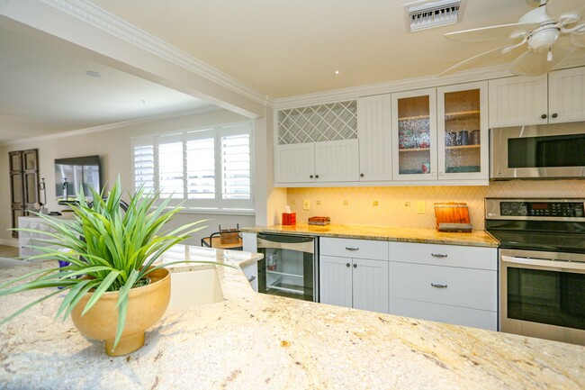 Building Photo - Live the Naples Lifestyle – Elegant 2BR/2B...
