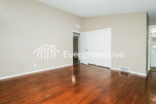 Building Photo - 1574 Gowan Dr