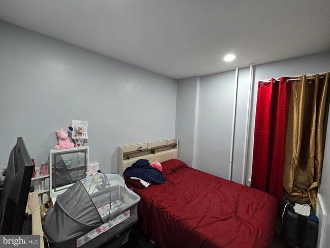 Building Photo - 110 W Douglass St