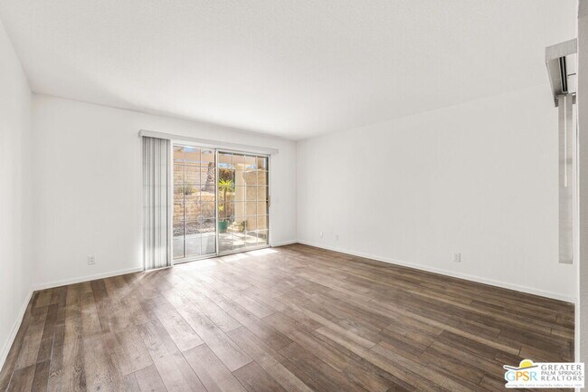 Building Photo - 505 S Farrell Dr