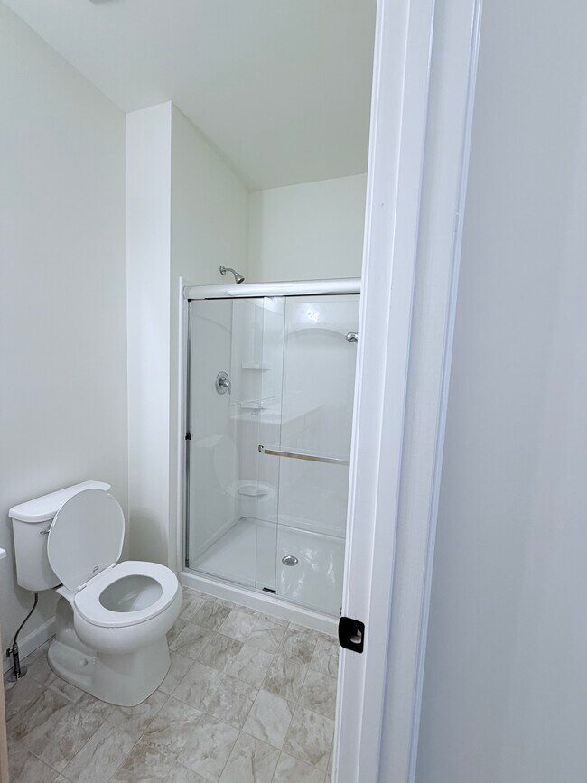 Building Photo - 810 Colony Rdg Ct