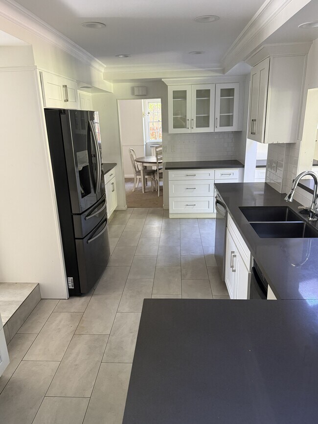 Building Photo - 217 Starlane Dr