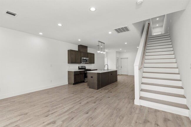 Building Photo - 2202 Wavell St