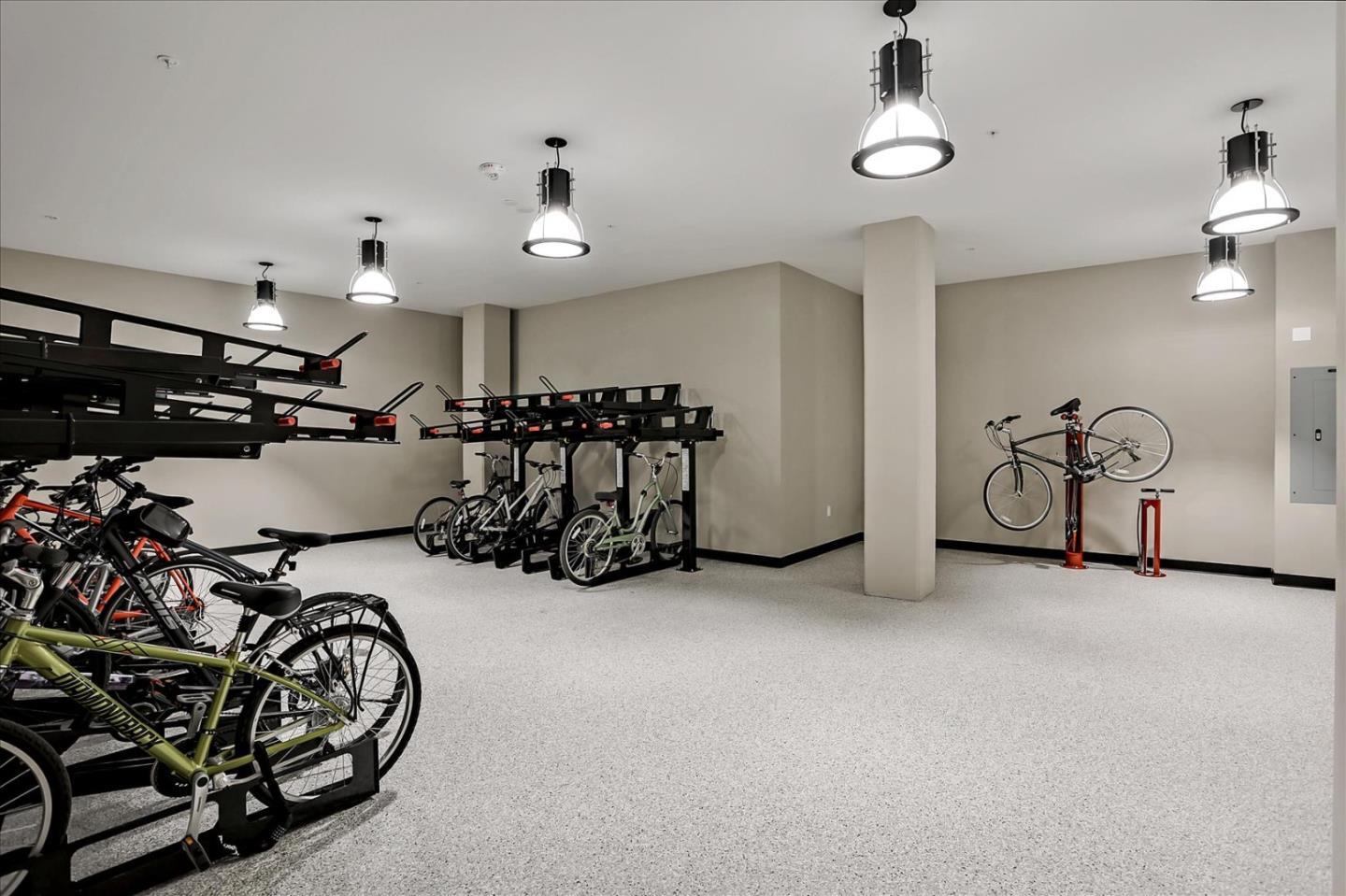 Bike storage - 3578 Rambla Place