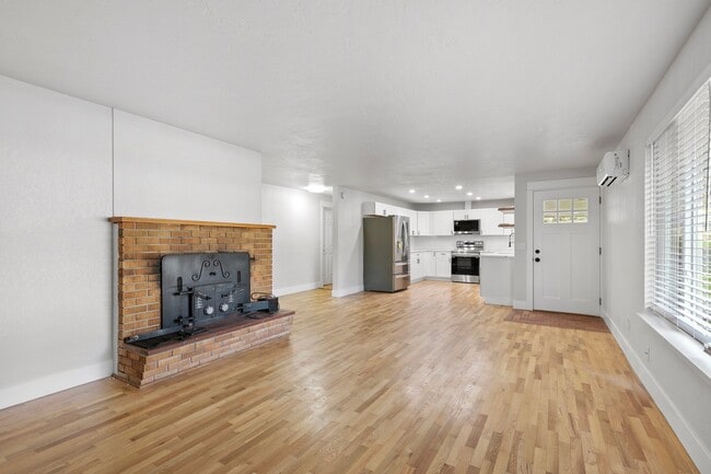 Building Photo - 60 W 34th Ave