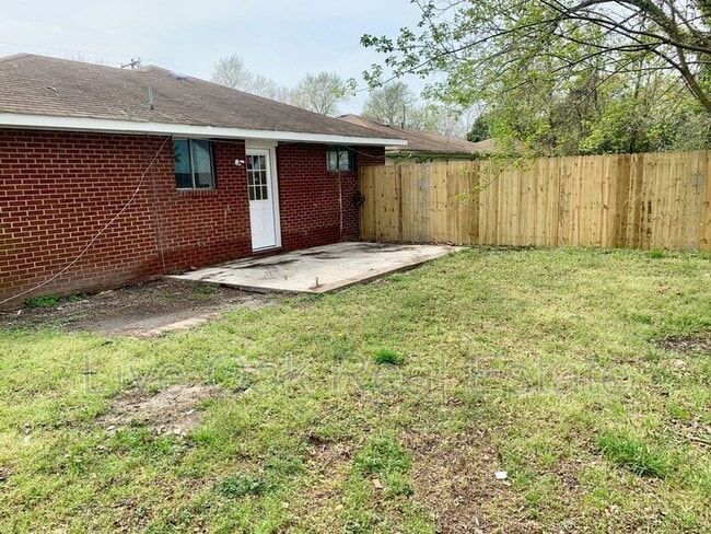 Building Photo - 314 Woodview Ave