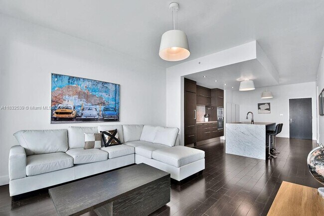 Building Photo - 900 Biscayne Blvd