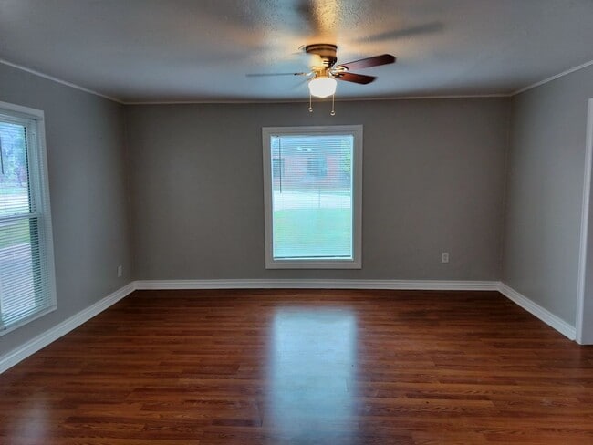Building Photo - 4 bed 2 bath house in Edmond, OK next to UCO campus
