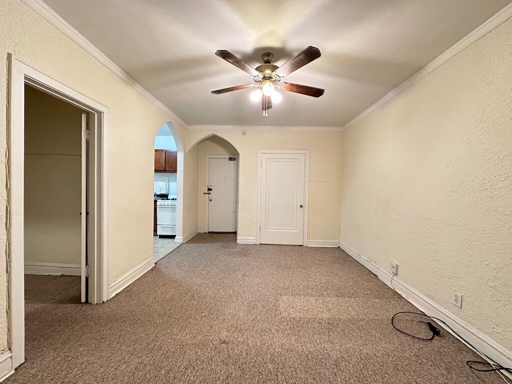 Building Photo - 4834 N Damen Ave