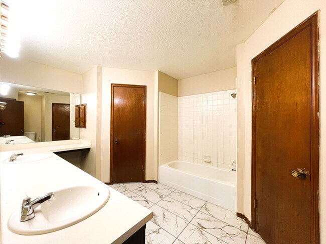 Building Photo - 5804 Republic Dr