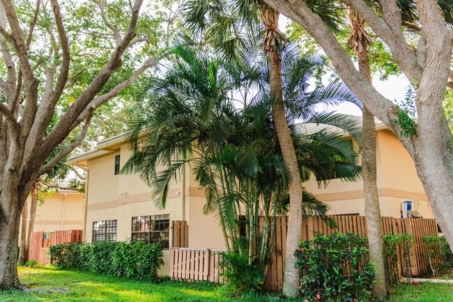 Building Photo - 2936 SW 22nd Cir