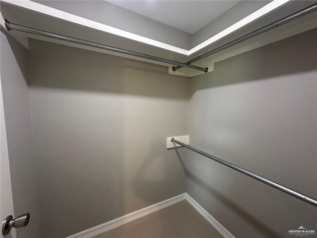 Building Photo - 11 Dove St