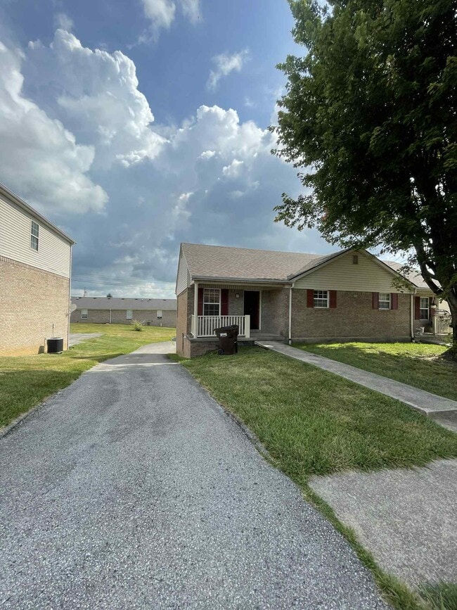 Primary Photo - 207 Aqueduct Dr