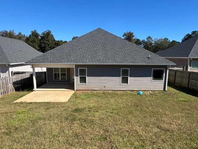 Building Photo - Beautiful Home that looks Brand New